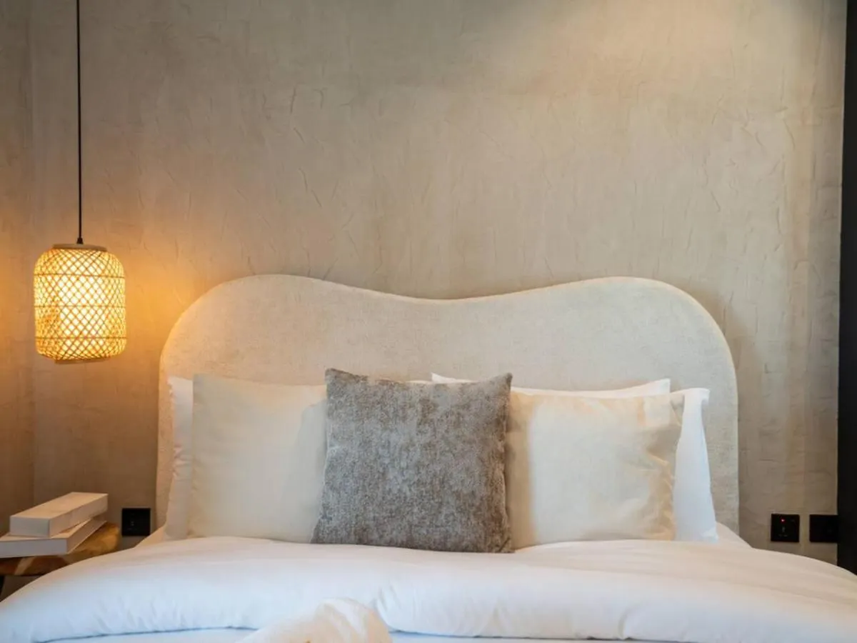 Upgraded Stylish Living With Private Steam Room Dubai