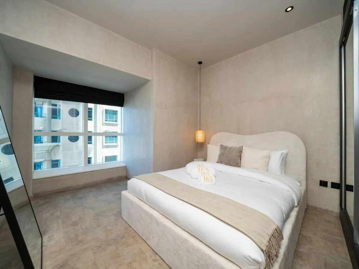 Upgraded Stylish Living With Private Steam Room Dubai
