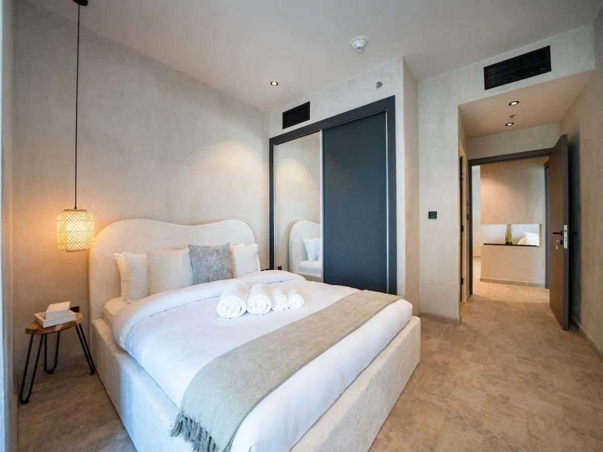 Upgraded Stylish Living With Private Steam Room 두바이 아파트