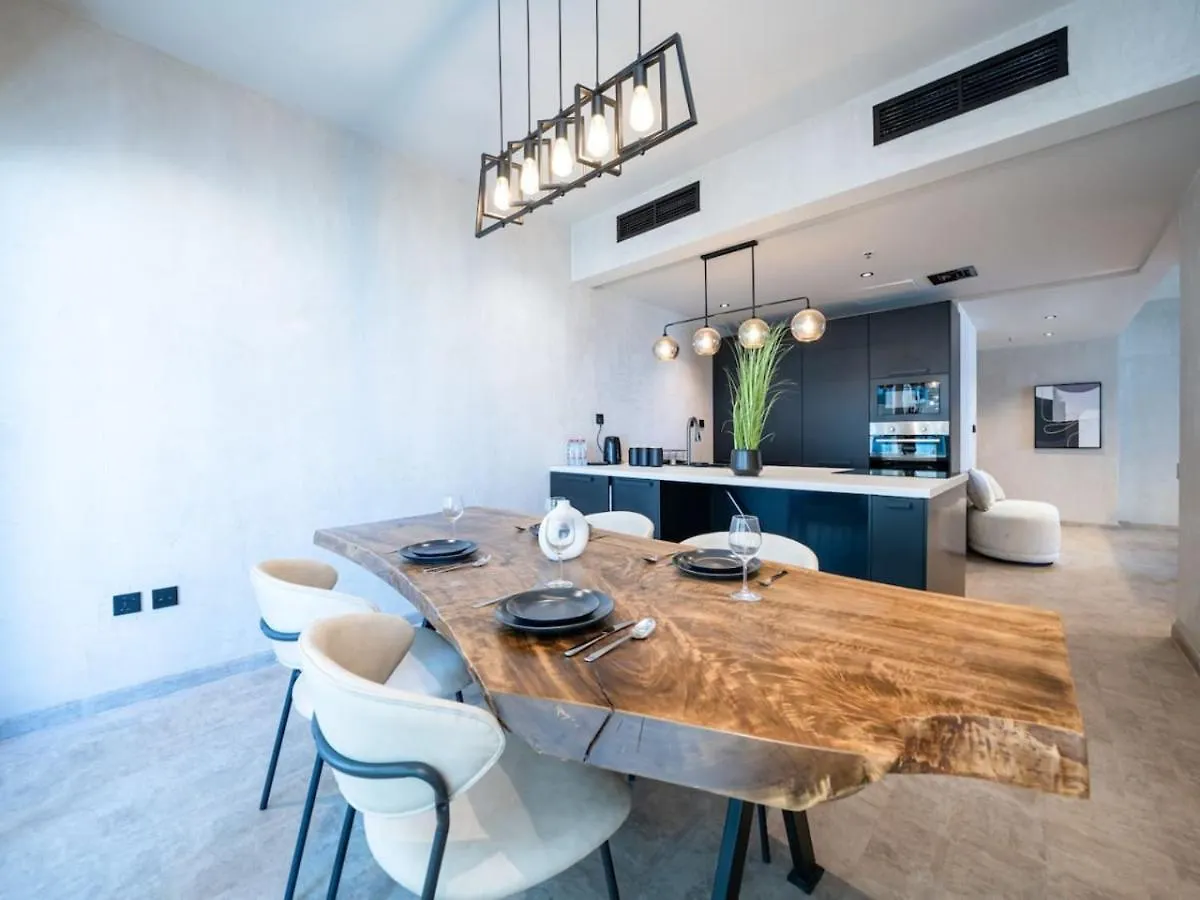 Upgraded Stylish Living With Private Steam Room 두바이 아파트