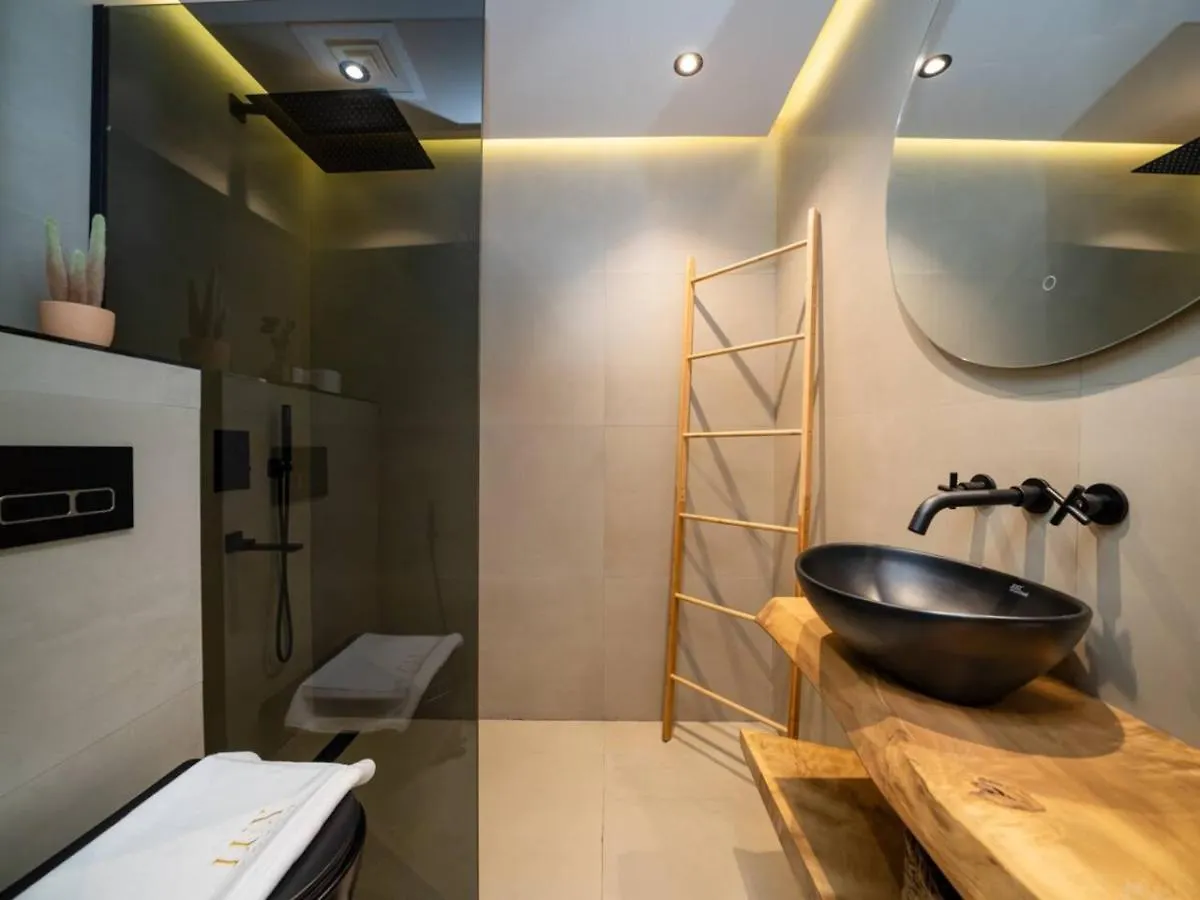 Upgraded Stylish Living With Private Steam Room Dubai 0*,